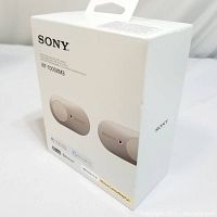 View of Sony WF-1000XM3 earbuds box front showing product image and model