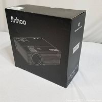 Closed box of Jinhoo M20 projector with model name and image on front.