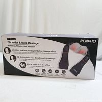 Front view of the RENPHO massager box highlighting model number RF-SNM060 and key features such as kneading, shiatsu, heat, vibration, 3D rolling balls, and suitability for home or office use.