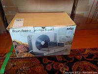 Box of Braun Electric Universal Slicer showing front view image and product name.