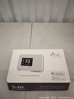 Top of box showing the thermostat image, brand and model, with smart home compatibility logos.