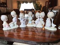 Set of 5 Jonathan & David figurines arranged on a wooden table, showing all figures clearly for lot overview.