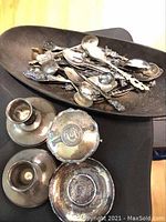 Overview of lot: candlesticks, plate, jewelry box, bowl of spoons