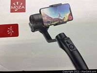 Box with image showing mounted smartphone on gimbal and Moza logo