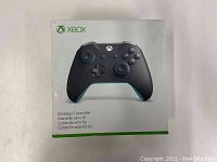 Front of the Xbox One wireless controller box showing controller image and branding.