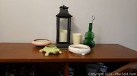 Full view of the decorative lantern with flameless candle and five vases displayed on a wooden surface.