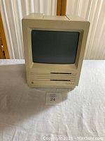 Front view of the Apple Macintosh SE showing CRT monitor and floppy drive.
