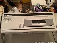 Box top showing Bose Wave radio packaging with device illustration and 'Wave radio I / Radio I Wave' text