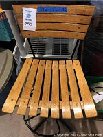 Front view showing wooden slatted seat and backrest with label indicating dimensions.