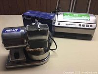 Overview of all items: Nella grinder, Oster mixer box, and vacuum sealer
