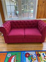 Front view of fuchsia button-tufted loveseat
