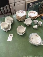 Full set of Royal Heidelberg china including plates, cups, saucers arranged on table, with a handwritten lot tag.