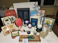 Full lot overview showing all included items arranged on table