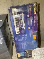 Yamaha PSR-262 keyboard box showing full product image and markings on the front.