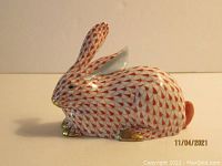 Side profile view showing rust fishnet pattern and gold accents on paws and ears