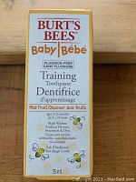 Box of Burt's Bees Baby Training Toothpaste, 35 ml, fluoride-free, mild fruit flavor, suitable for ages 3-24 months.