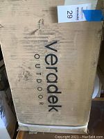 Photo of the cardboard packaging box with product branding 'veradek OUTDOOR' visible.