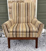 Front view of lounge chair