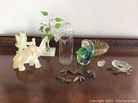 Wide view of all decorative items arranged on a wood surface.