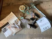 Overview of all arrowheads, bronze artifacts, rings, discs and pendant arranged on wood surface