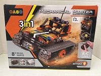 Front box image showing the 3-in-1 Mechanical Master tracked vehicle, the Oaso brand, and piece count.