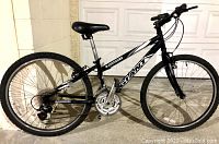 Side profile of black Giant Boulder mountain bike showing frame size and branding.