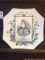 Front view of the commemorative plate showing the portrait of Queen Victoria with floral decorations and text about the Jubilee year 1886.
