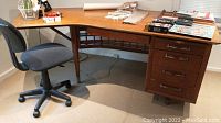 Overview of corner desk and office chair