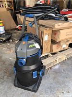 Pondovac 5 vacuum unit with handle and blue latch closures