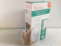 Front view of sealed gift box packaging with branding and product information featuring hand eczema treatment focus and volume details.