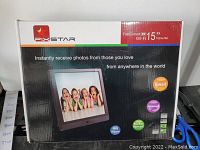 Pixstar 15" FotoConnect digital photo frame box front showing product image and key features.