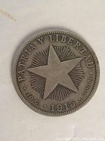 Obverse side showing star, 'PATRIA Y LIBERTAD,' '10 C.,' year 1915, and silver purity '.900 M.'