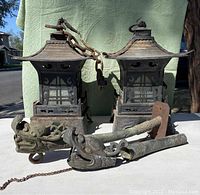 Both lanterns with dragon arms laid out