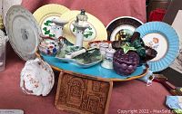 Grouped ceramic plates, Imari and Royal La Bayreuth porcelain, decorative pieces including blue serving dish and ceramic grapes
