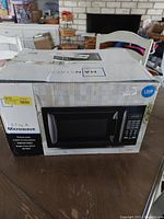 Box showing the Mainstay 0.7 Cu Ft Microwave image and branding.