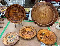 Full view of the set of 5 engraved wooden plates displaying different artistic designs.