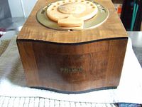 Front view of the wooden casing with Philco logo and large circular dial on top.
