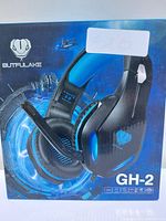 Front view of Butflake GH-2 gaming headset box with image of headset in black and blue color scheme.