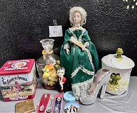 Photo showing entire lot with all items clearly visible against black background