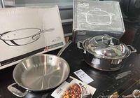Overall view of both cookware items with boxes