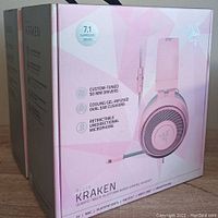 Front view of sealed Razer Kraken Quartz Pink Wired Gaming Headset showing product name, key features including 7.1 surround sound, cooling gel-infused ear cushions, custom-tuned 50 mm drivers, and retractable microphone.