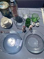 Full lot overview showing all items including bowls, measuring cups, shakers and containers.