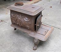 Three-quarter side view showing side panel and front shelf