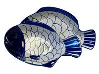 Close-up top view of the largest blue and white fish-shaped ceramic platter showing scale and fin detail.