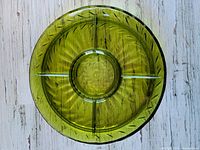 Top-down view showing circular center compartment with 4 divided sectors and leaf etching pattern.