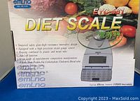 Photo of emlna EYC-581 diet scale box showing product features and nutritional functions