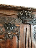 Close-up of cornice and central floral basket carving