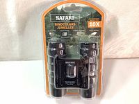 Front view of new Safari binoculars in blister packaging showing product and branding details.