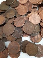 Close-up image of circulated U.S. Lincoln pennies including wheat penny reverses and Lincoln Memorial reverses.