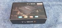 Image of the packaging box labeled 'TV BOX 4K' with a photo of the device and feature icons